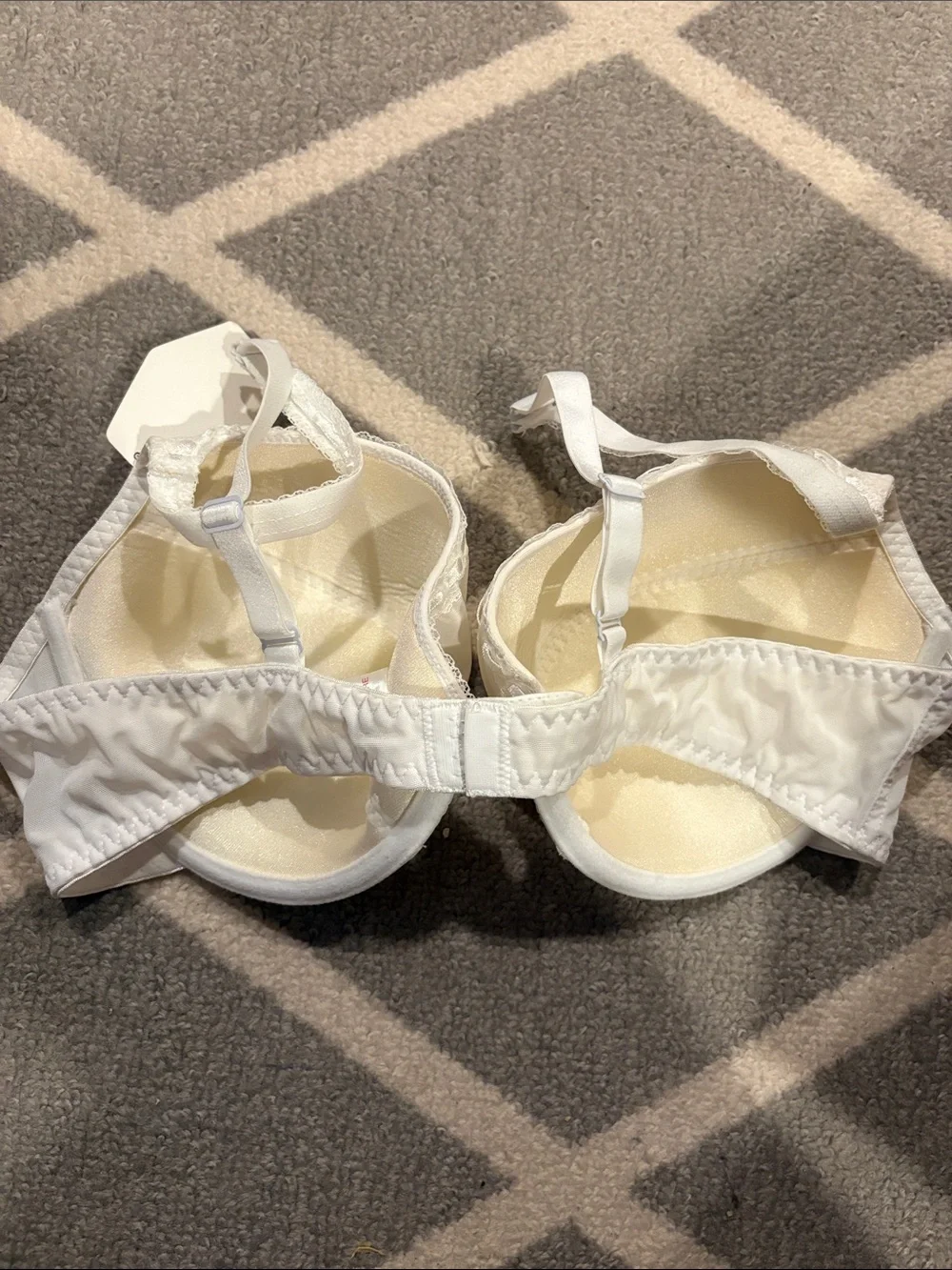 Everyday Smooth White Padded Lace-Trim Bra